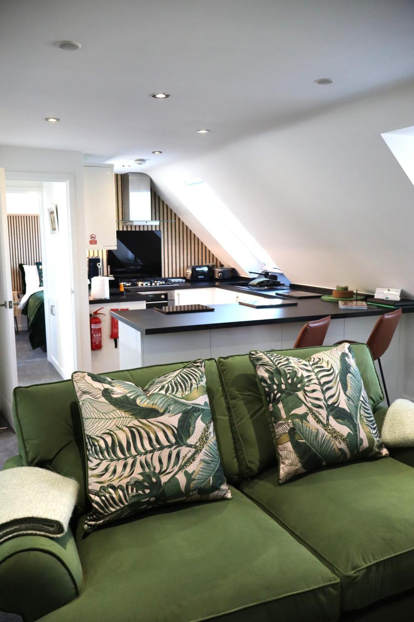 The Hideaway: Coastal Apartment with Beach Access Lymington Exterior photo